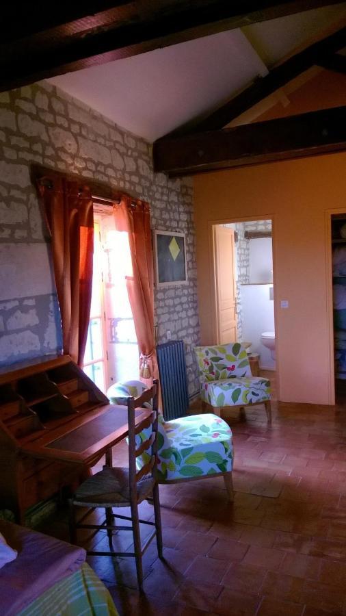 Gite Du Manoir Des Roches Saires Exterior foto